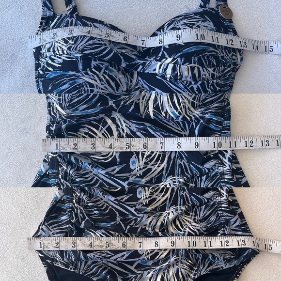 NWOT Nip/Tuck Palm Foil Twist Print One-Piece Tummy Control Multi-Cup Swimsuit - Picture 8 of 12